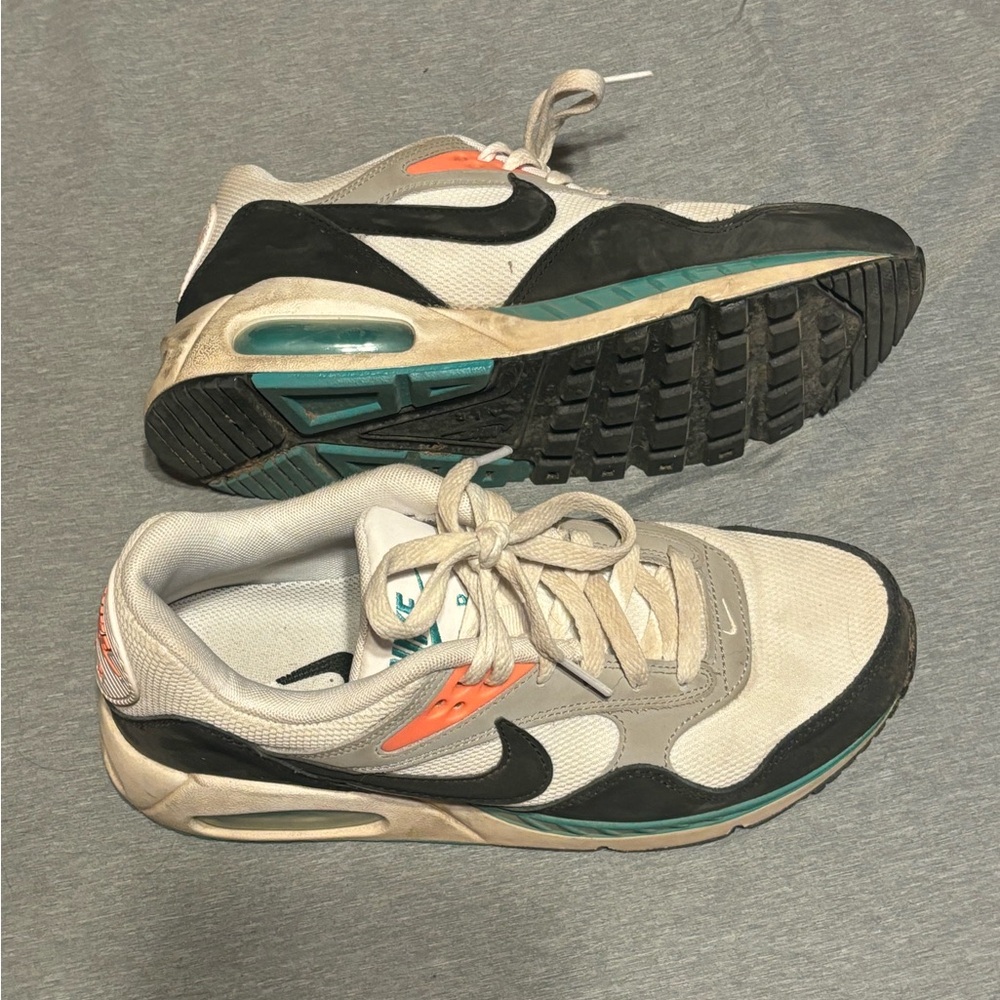 Women’s Nike air. Size 7.5. Good used condition.